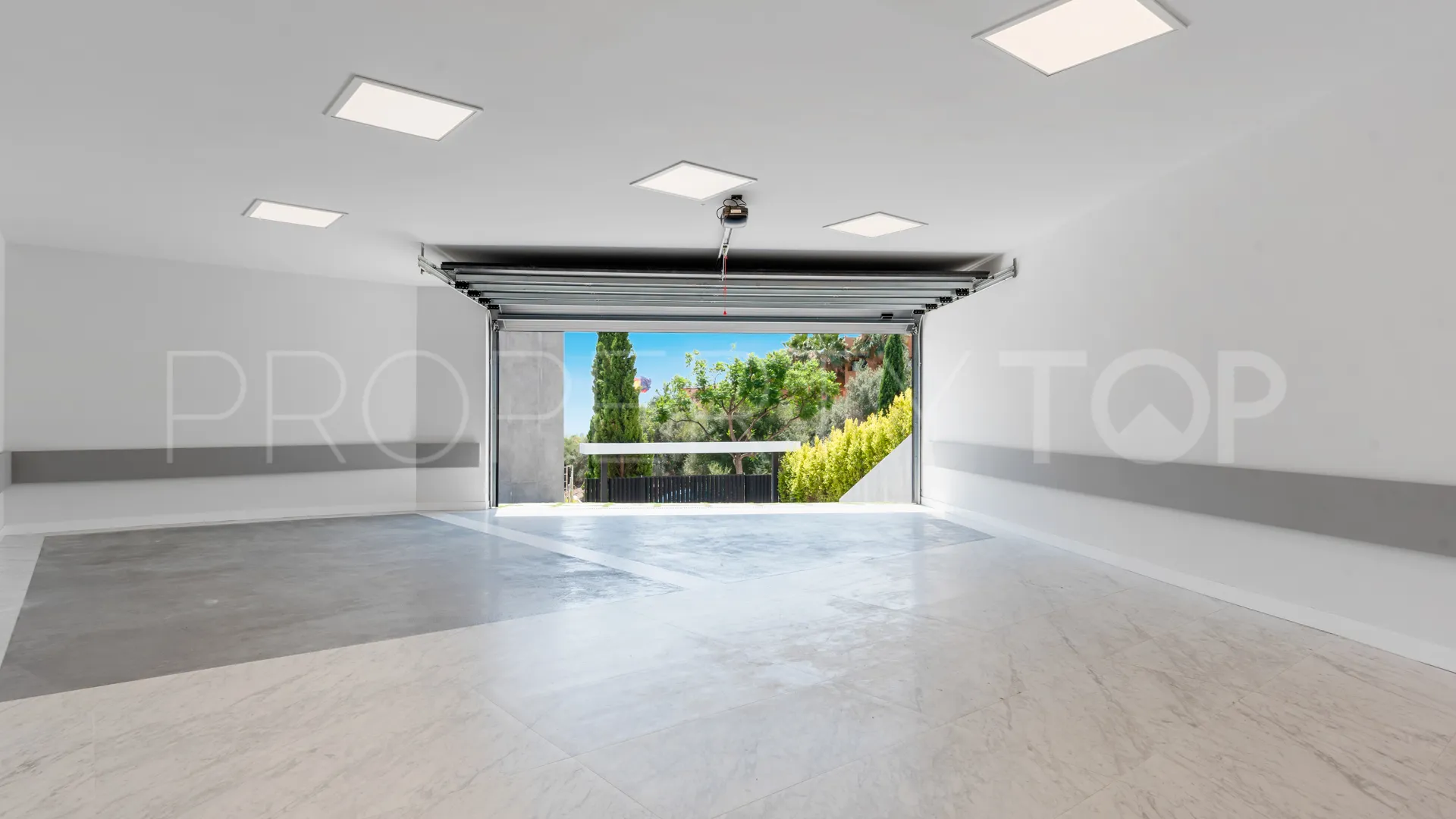 Villa de 5 dormitorios a la venta en Benahavis