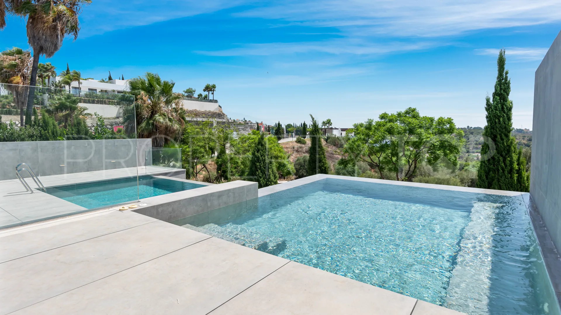 Villa de 5 dormitorios a la venta en Benahavis