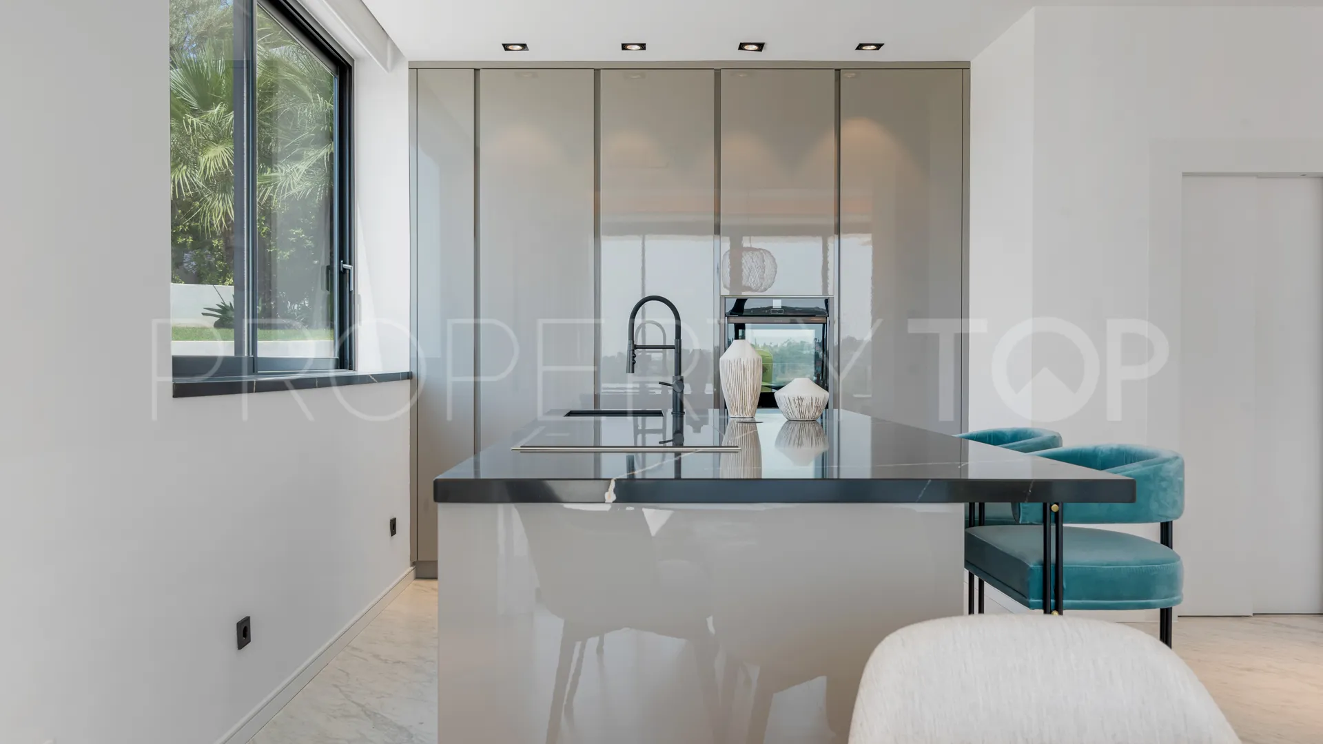 Villa de 5 dormitorios a la venta en Benahavis