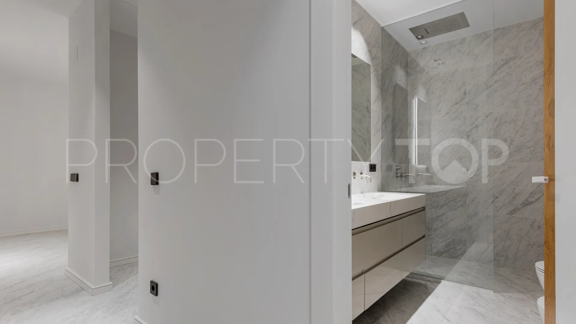 Villa de 5 dormitorios a la venta en Benahavis