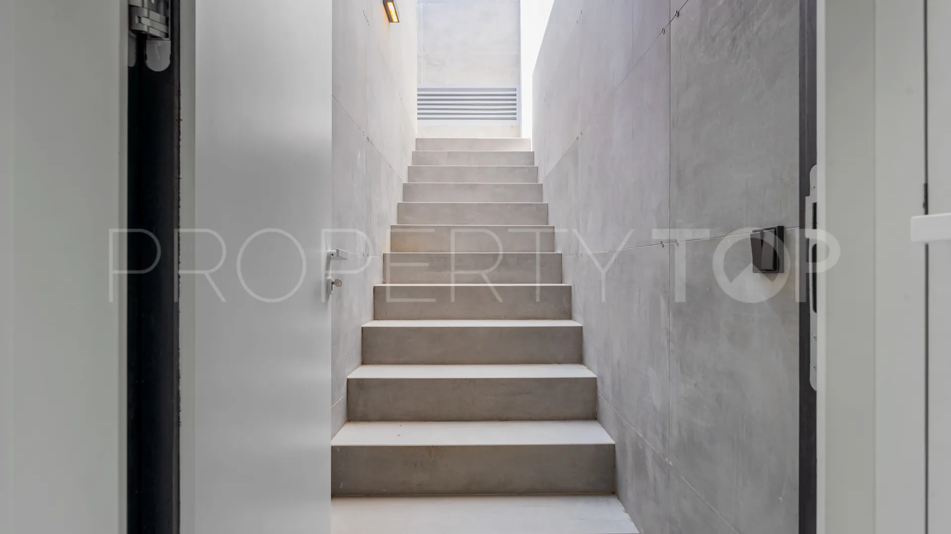 Villa de 5 dormitorios a la venta en Benahavis