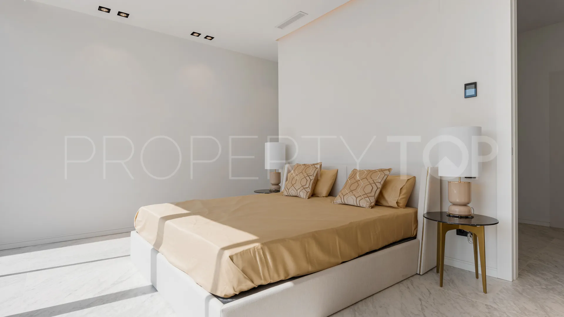 Villa de 5 dormitorios a la venta en Benahavis