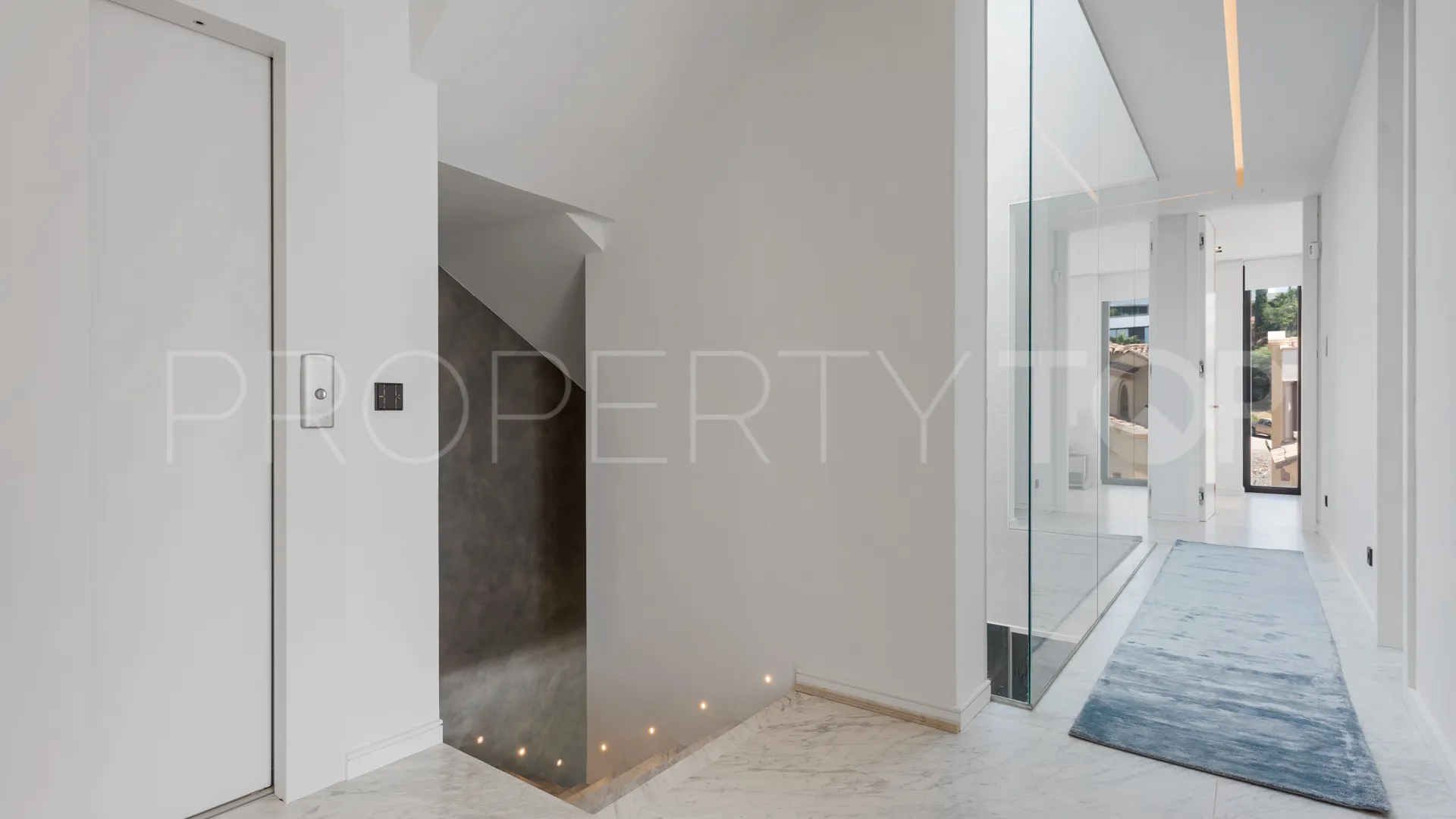 Villa de 5 dormitorios a la venta en Benahavis