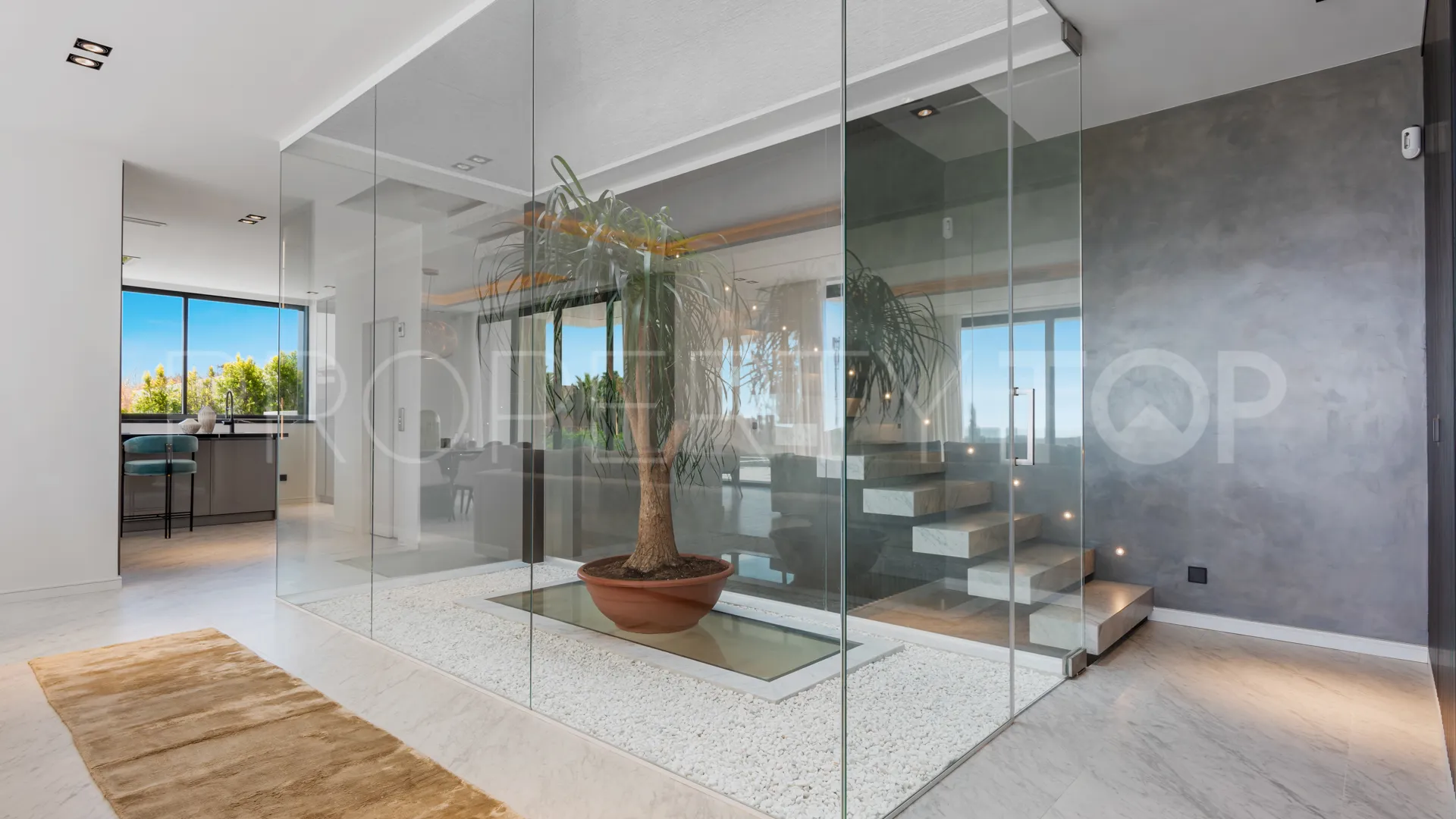 Villa de 5 dormitorios a la venta en Benahavis