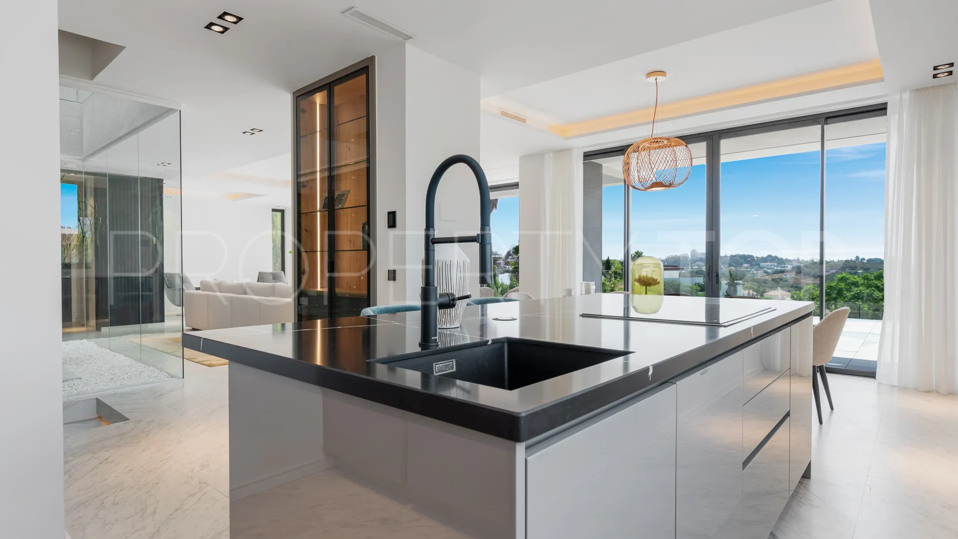 Villa de 5 dormitorios a la venta en Benahavis