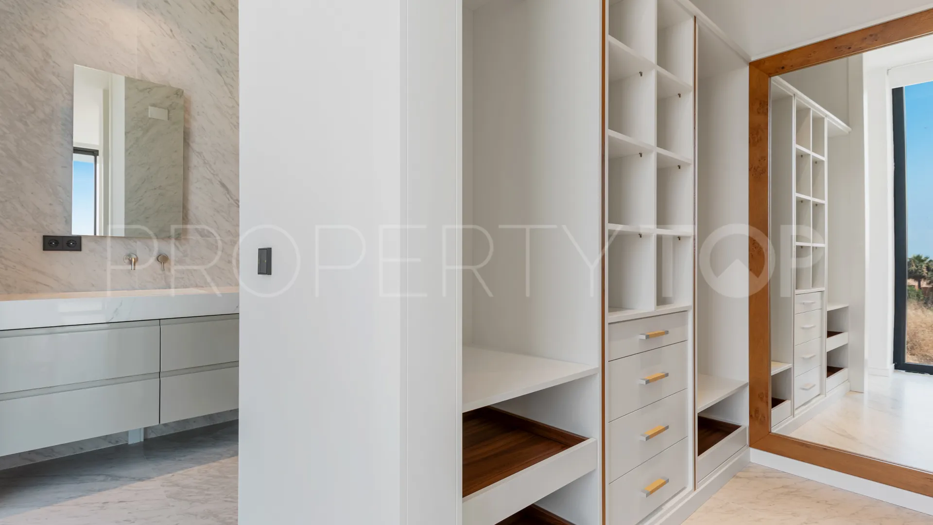 Villa de 5 dormitorios a la venta en Benahavis