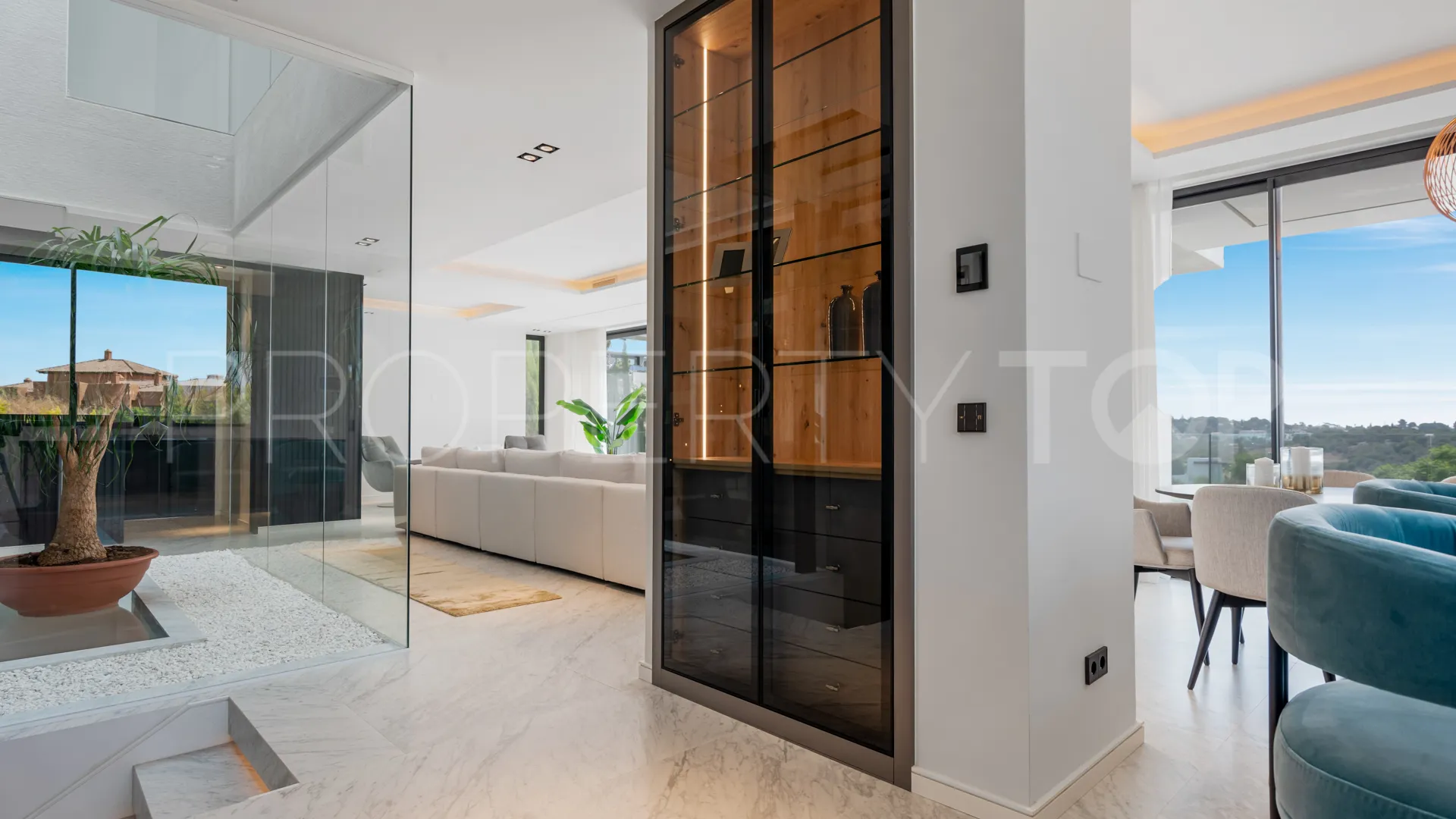 Villa de 5 dormitorios a la venta en Benahavis