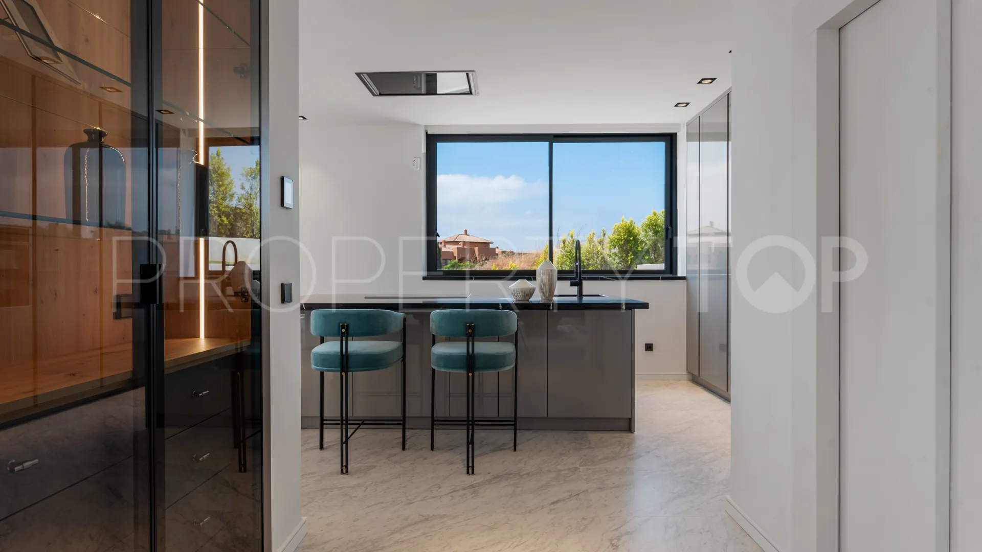 Villa de 5 dormitorios a la venta en Benahavis