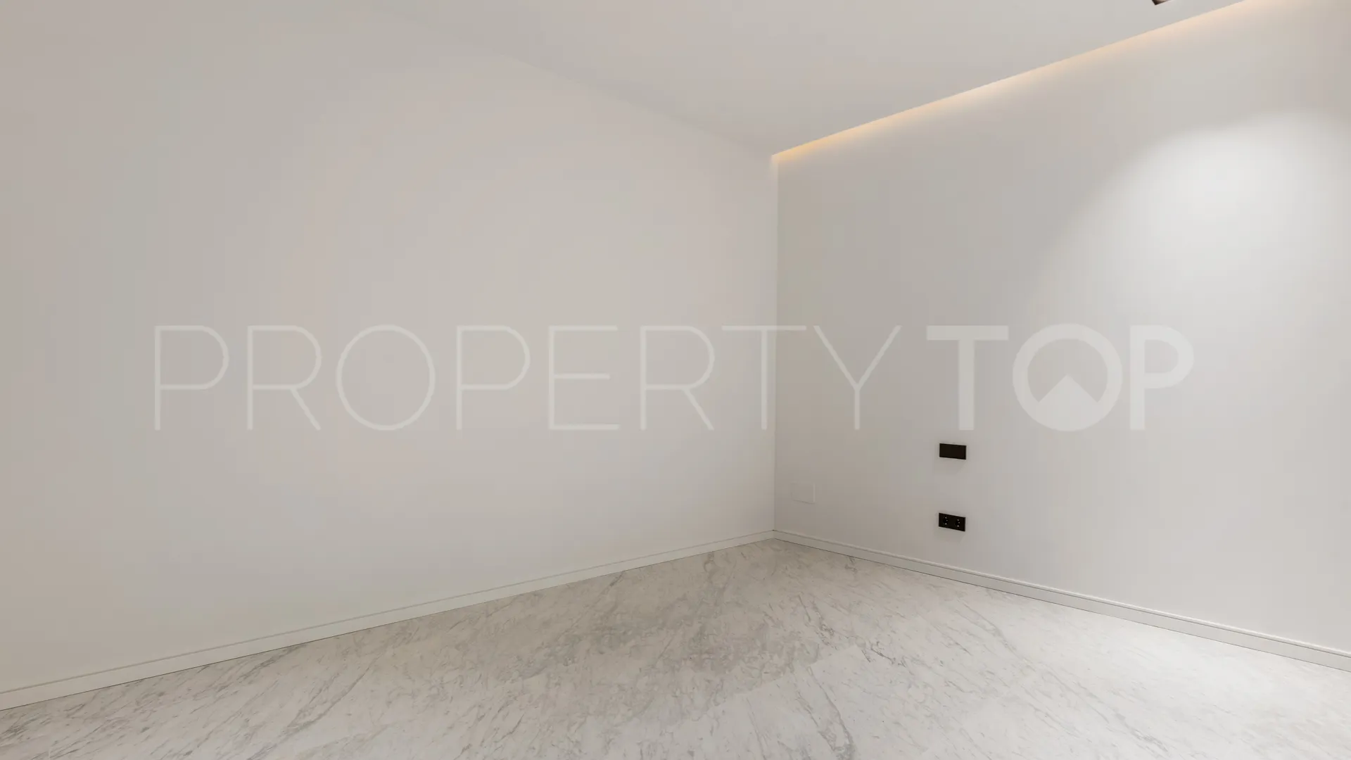 Villa de 5 dormitorios a la venta en Benahavis