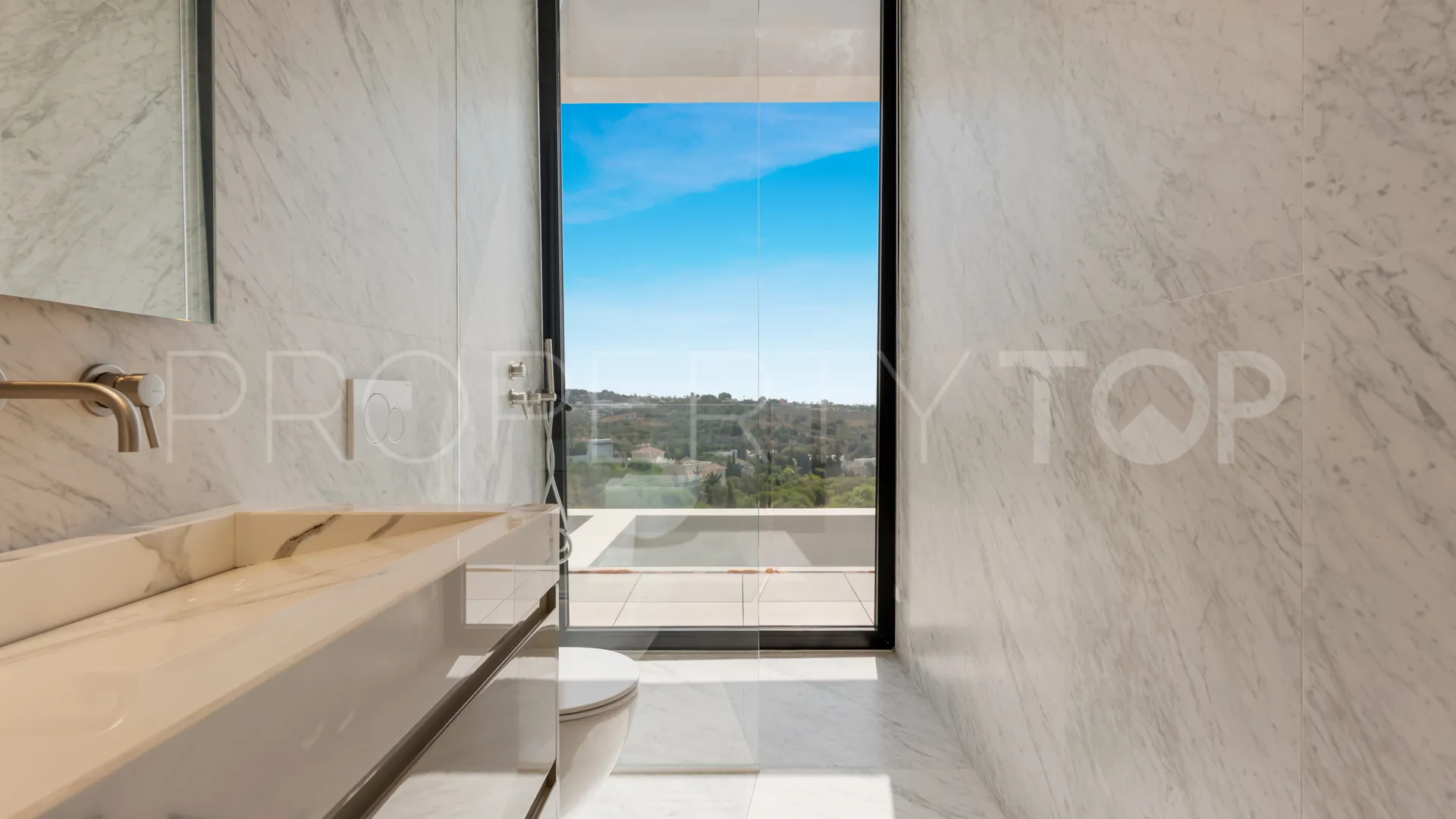 Villa de 5 dormitorios a la venta en Benahavis