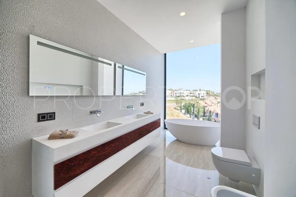 Villa en venta de 6 dormitorios en Marbella Ciudad