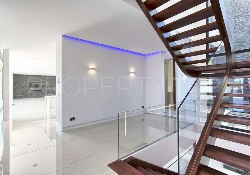 Villa en venta de 6 dormitorios en Marbella Ciudad