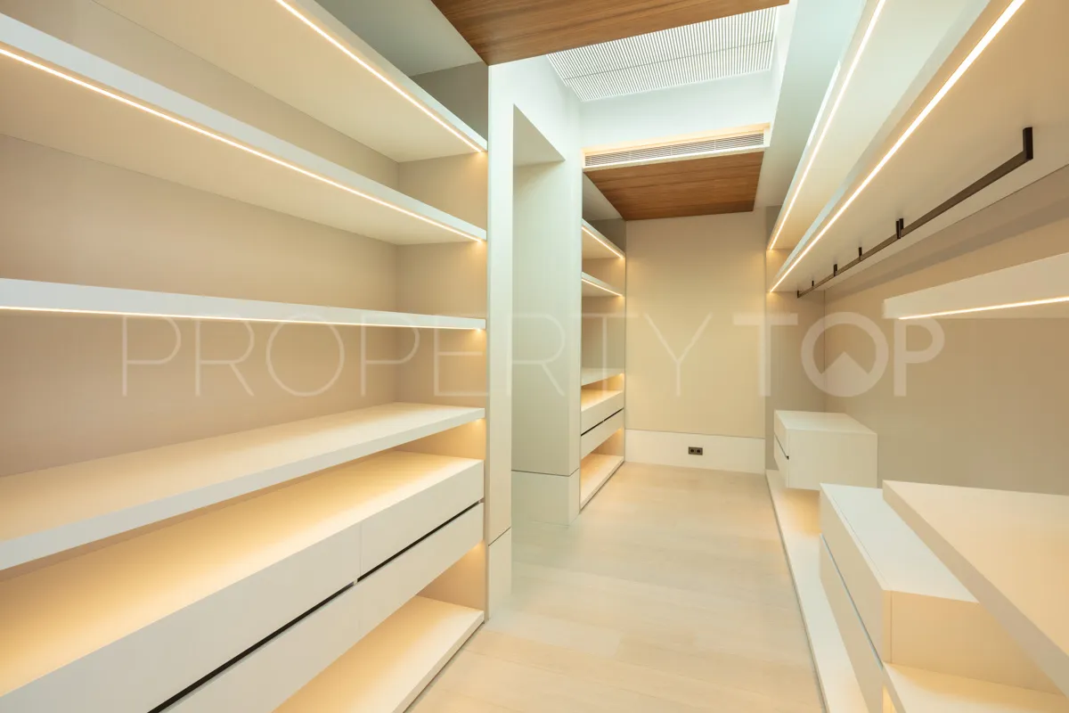 Villa with 12 bedrooms for sale in Benahavis
