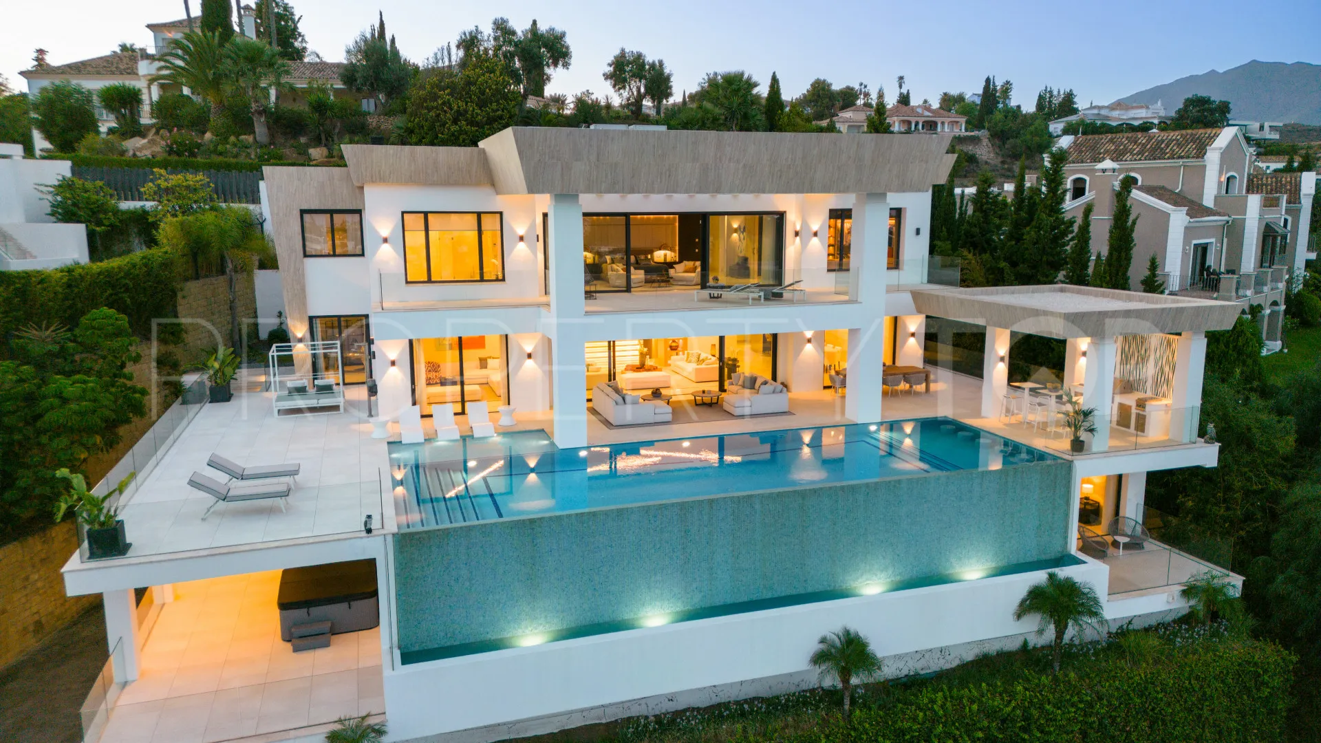 Villa con 7 dormitorios en venta en Benahavis