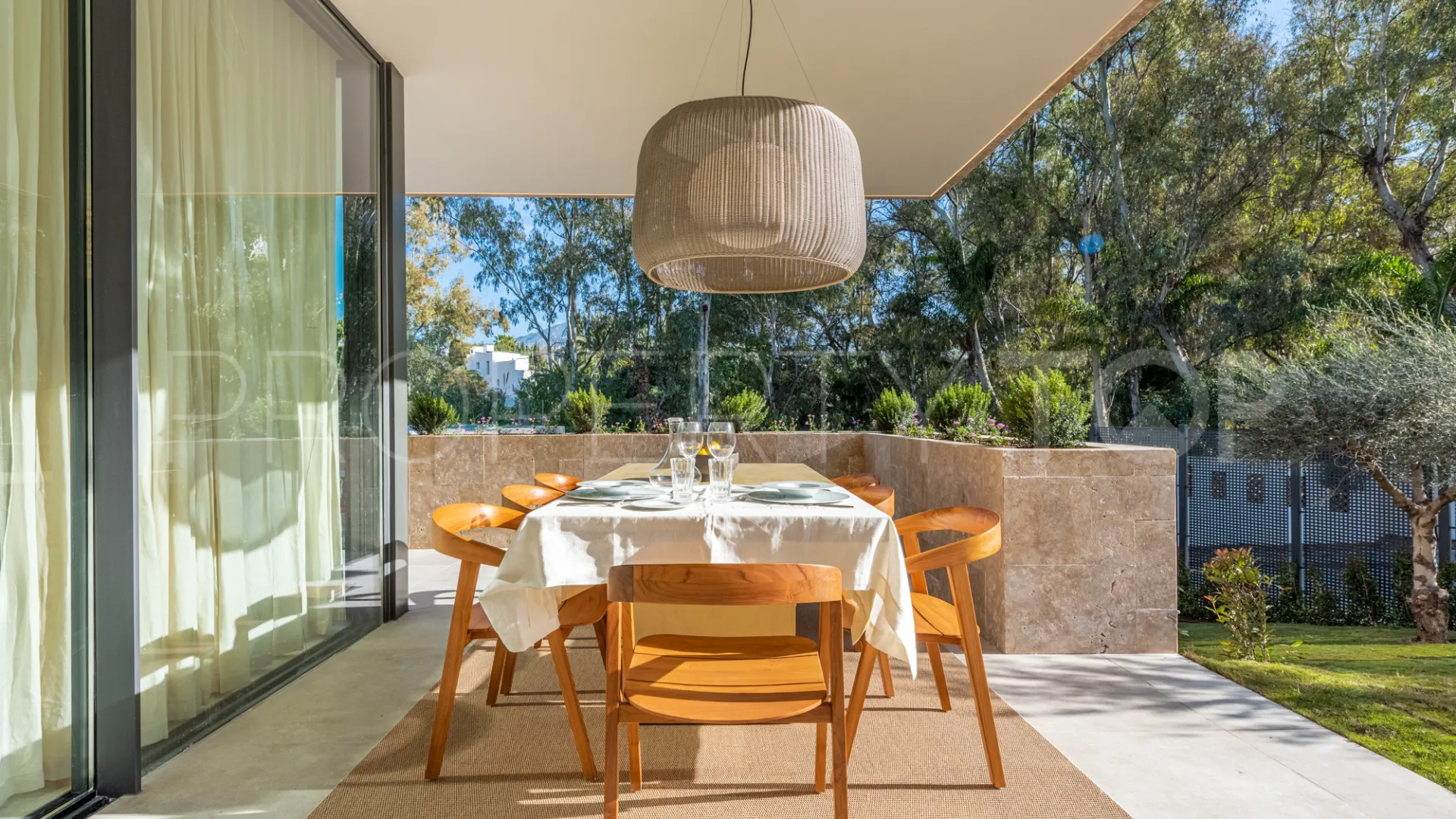 For sale villa with 6 bedrooms in Nueva Andalucia