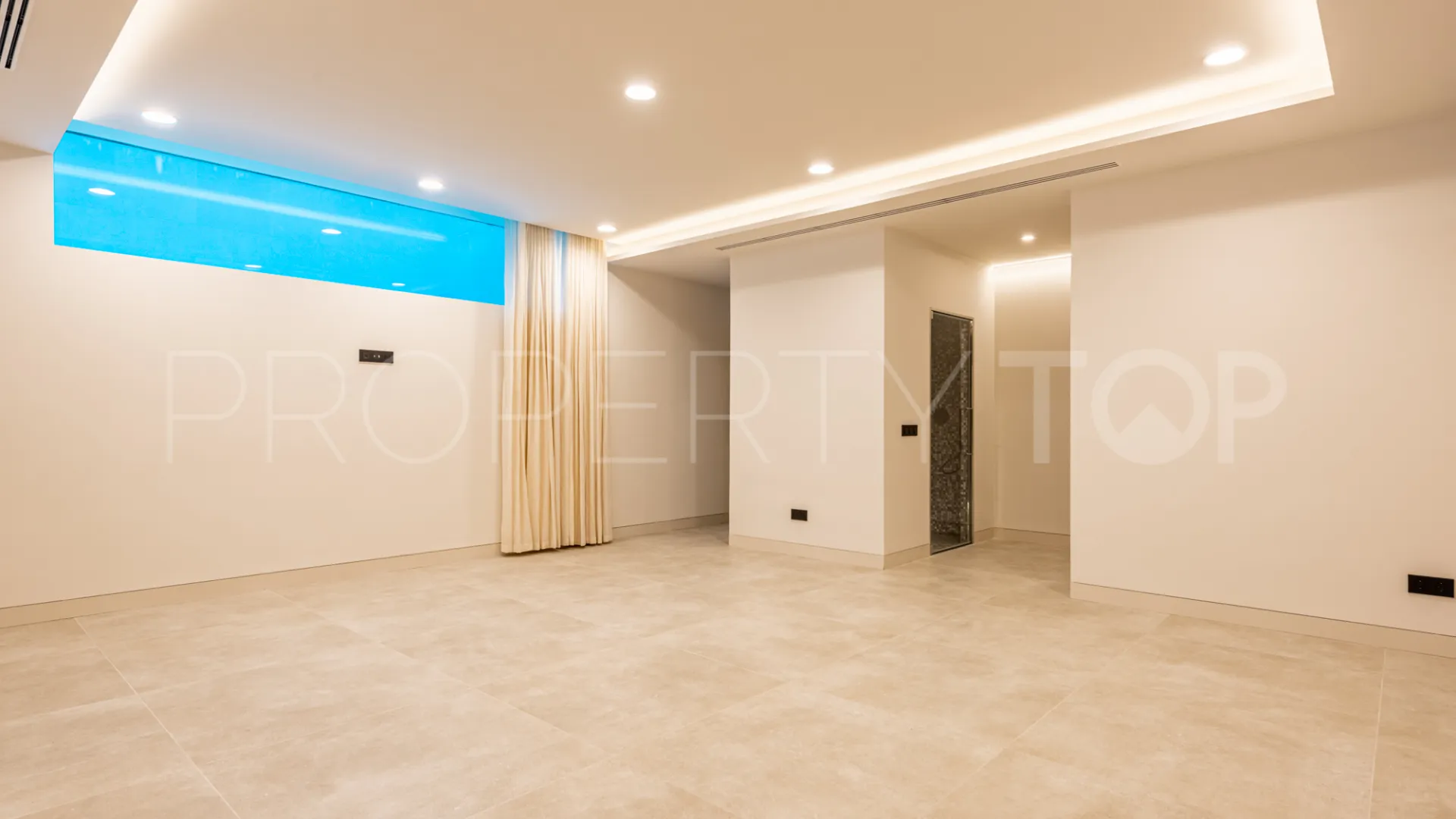 For sale villa with 6 bedrooms in Nueva Andalucia