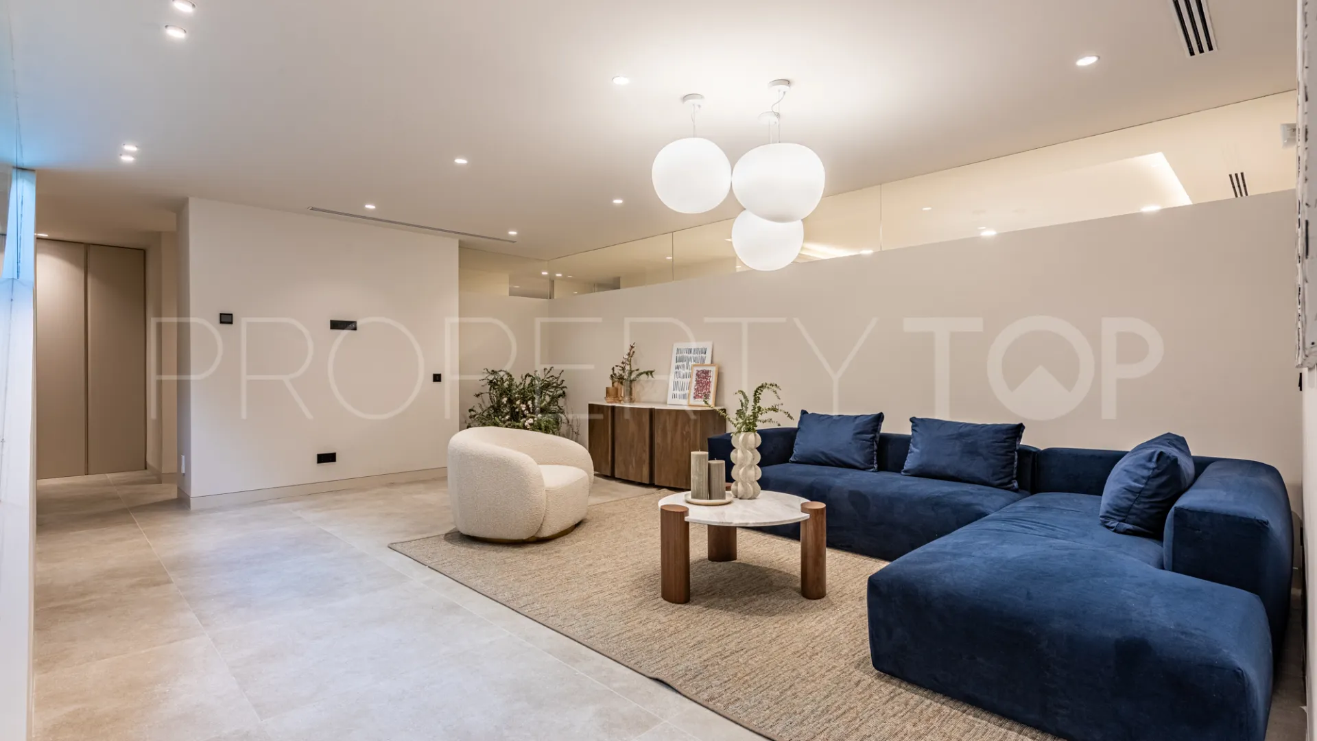 For sale villa with 6 bedrooms in Nueva Andalucia