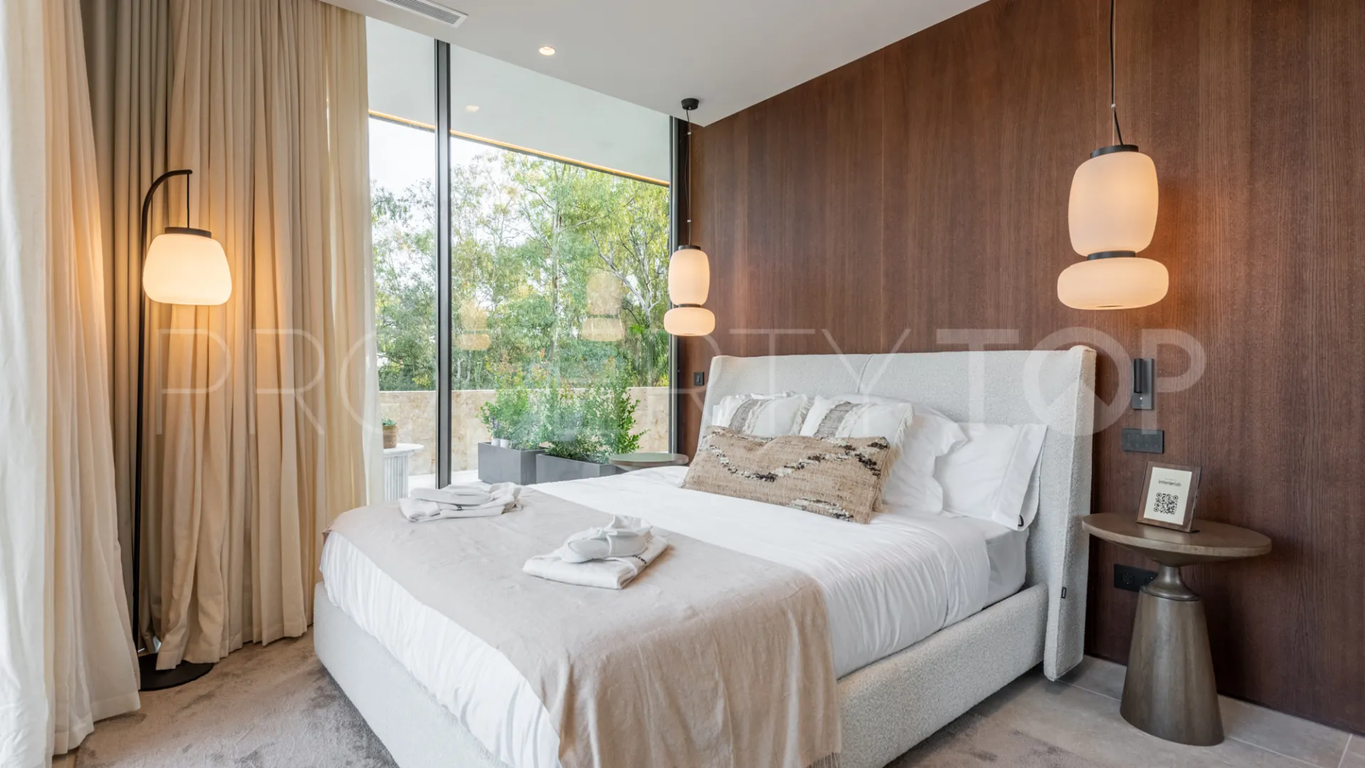 For sale villa with 6 bedrooms in Nueva Andalucia
