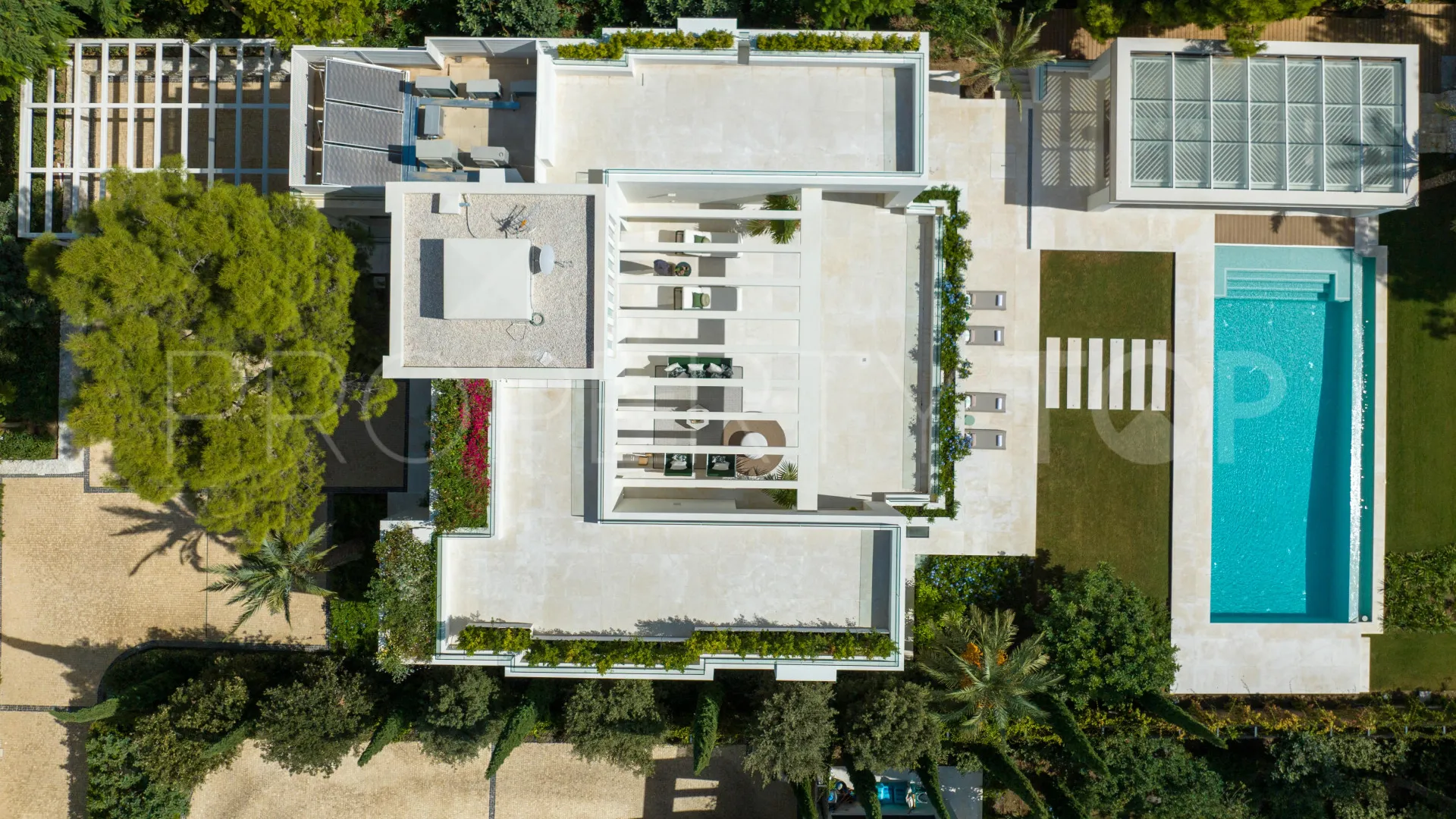 Villa en venta con 5 dormitorios en Marbella