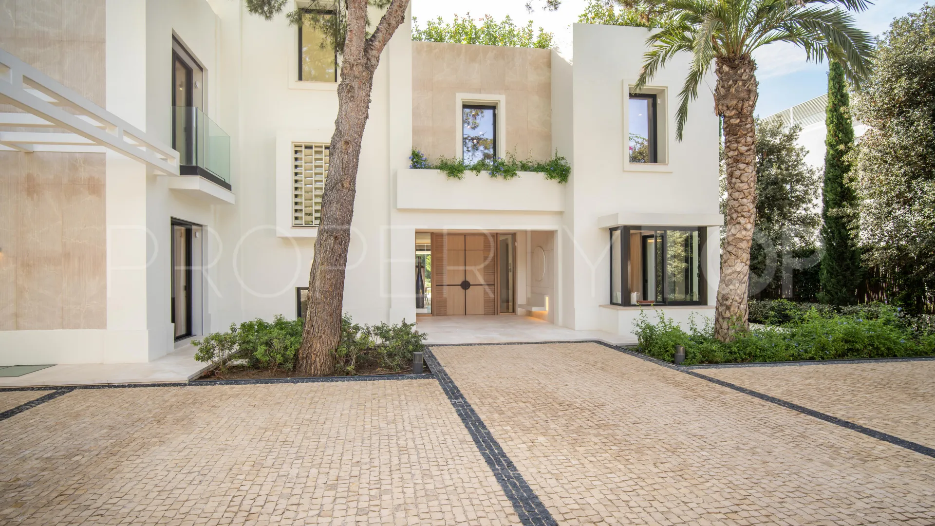 Villa en venta con 5 dormitorios en Marbella