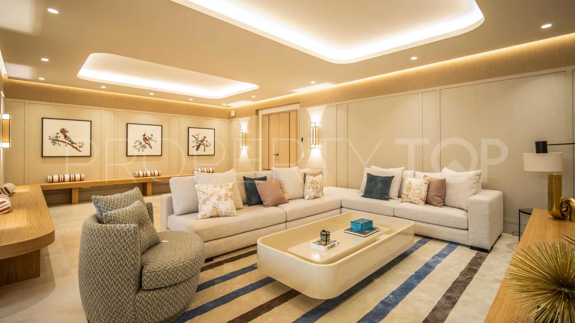 Villa en venta con 5 dormitorios en Marbella