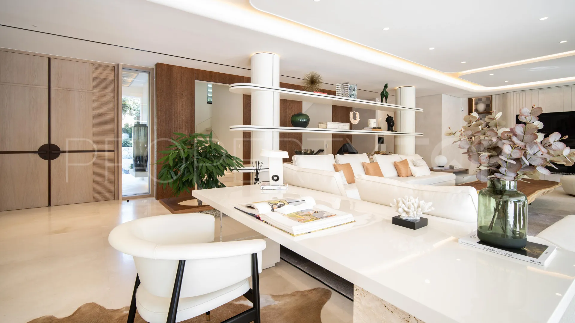 Villa en venta con 5 dormitorios en Marbella