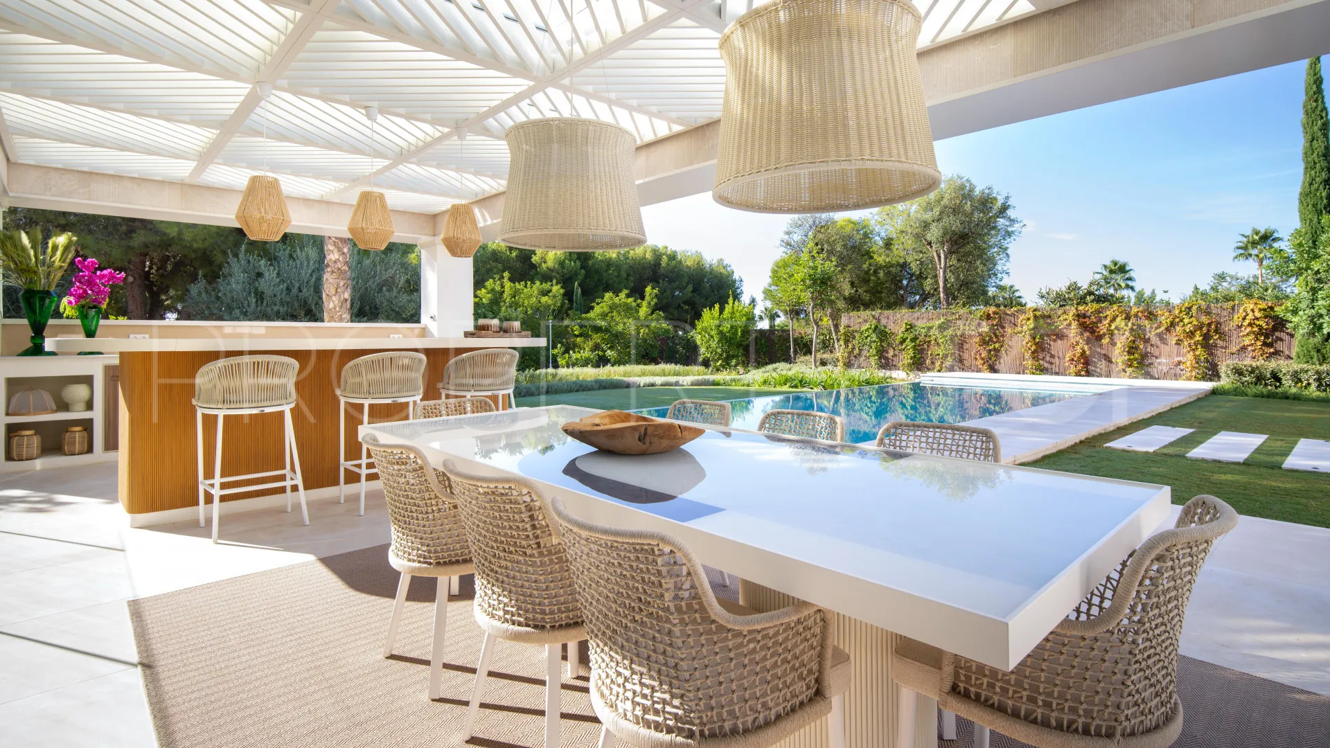 Villa en venta con 5 dormitorios en Marbella