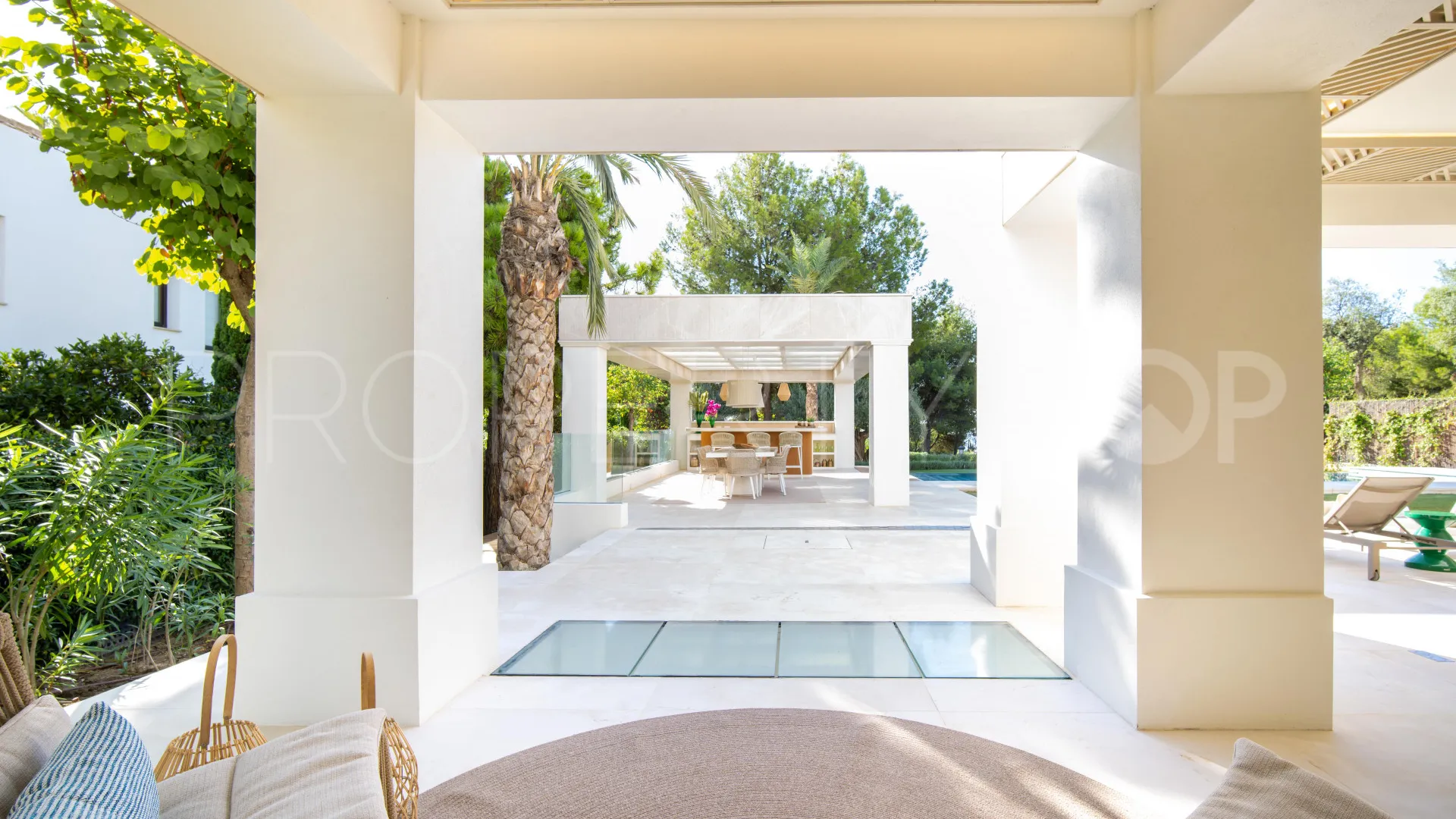Villa en venta con 5 dormitorios en Marbella