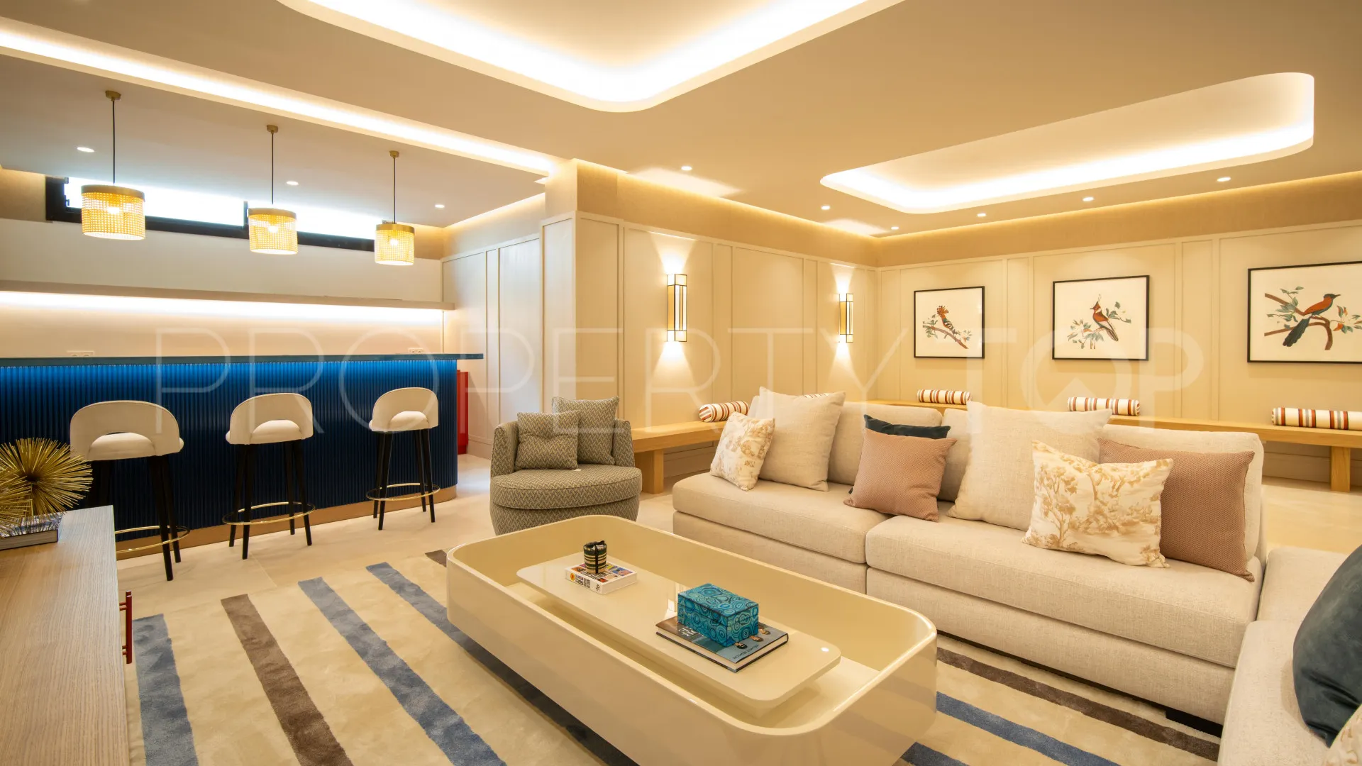 Villa en venta con 5 dormitorios en Marbella