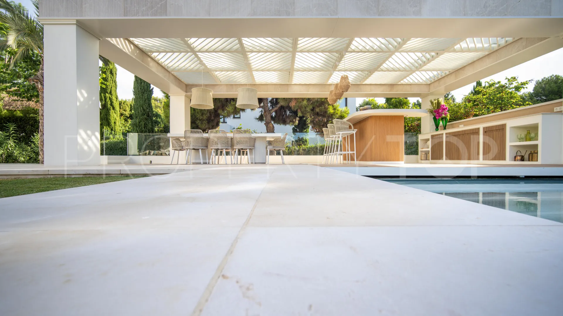 Villa en venta con 5 dormitorios en Marbella