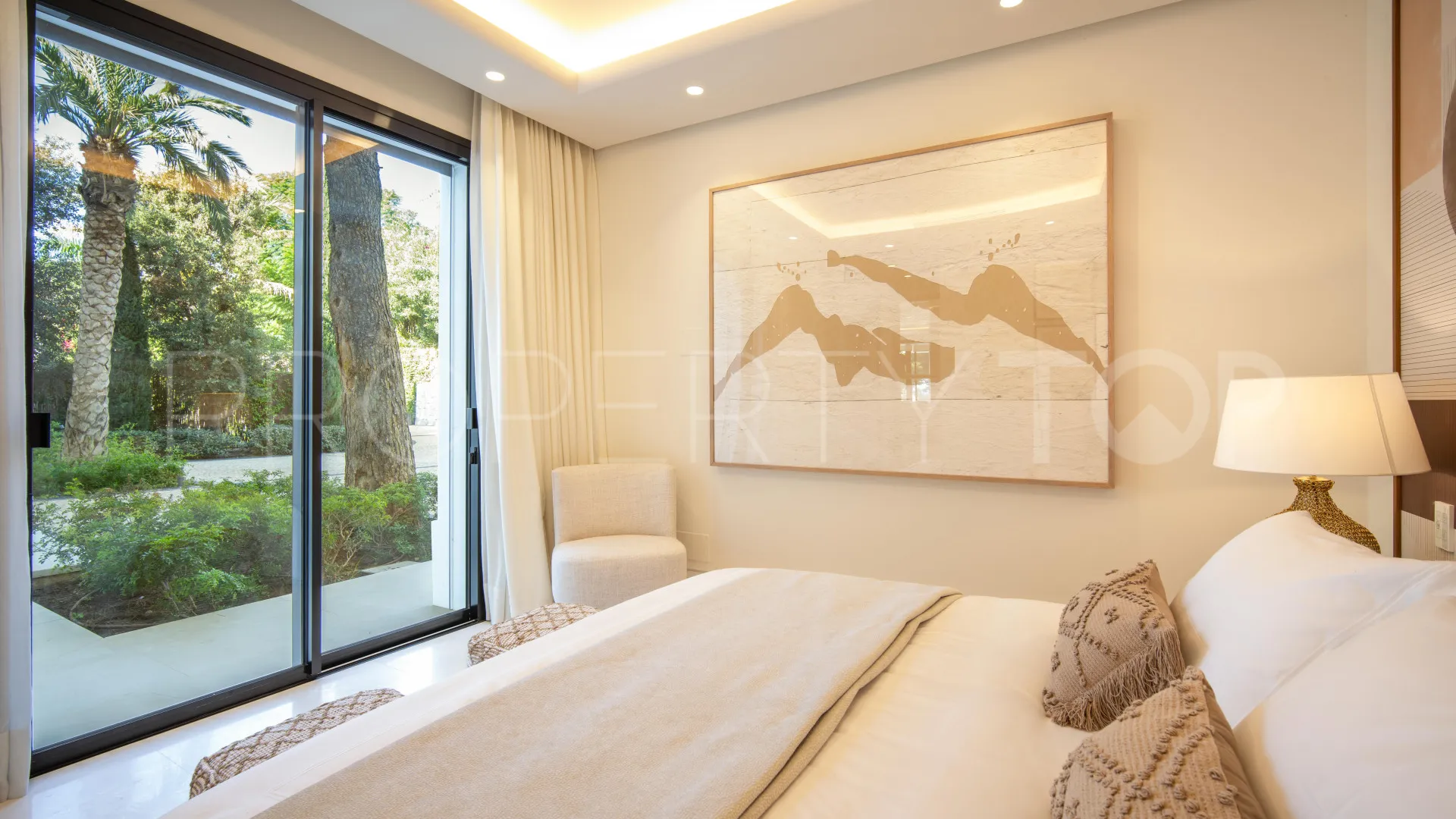 Villa en venta con 5 dormitorios en Marbella