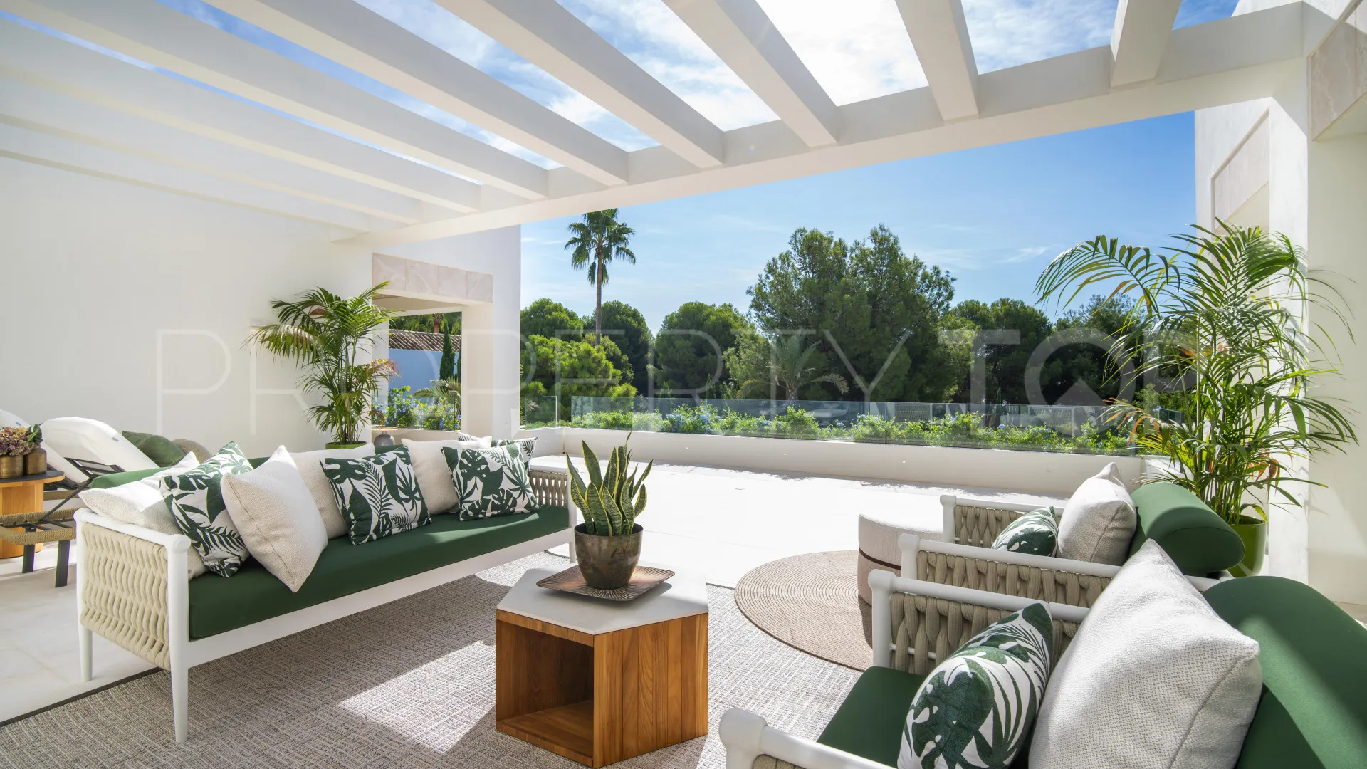 Villa en venta con 5 dormitorios en Marbella