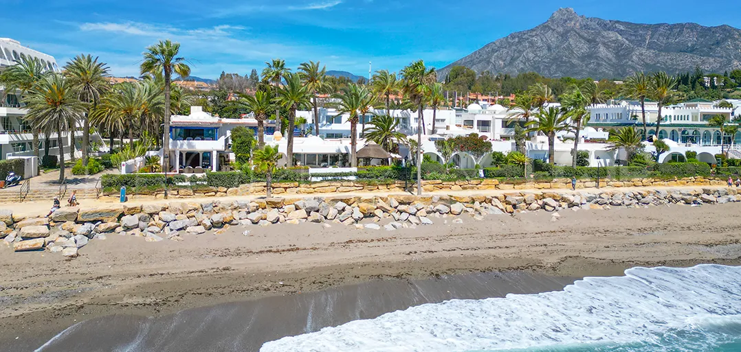 Buy villa with 5 bedrooms in Marbella Golden Mile