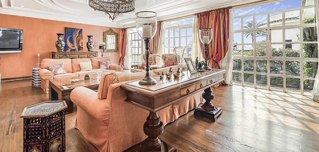 Buy villa with 5 bedrooms in Marbella Golden Mile