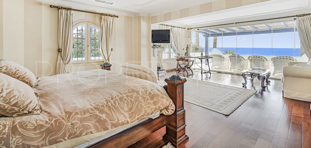 Buy villa with 5 bedrooms in Marbella Golden Mile