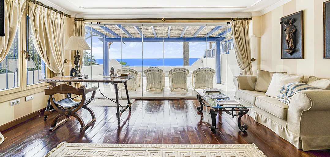 Buy villa with 5 bedrooms in Marbella Golden Mile