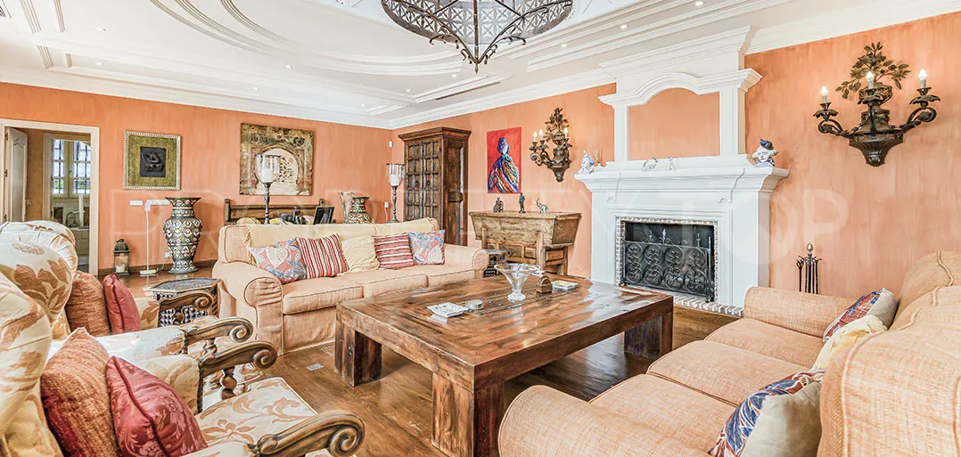 Buy villa with 5 bedrooms in Marbella Golden Mile