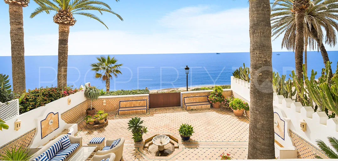 Buy villa with 5 bedrooms in Marbella Golden Mile
