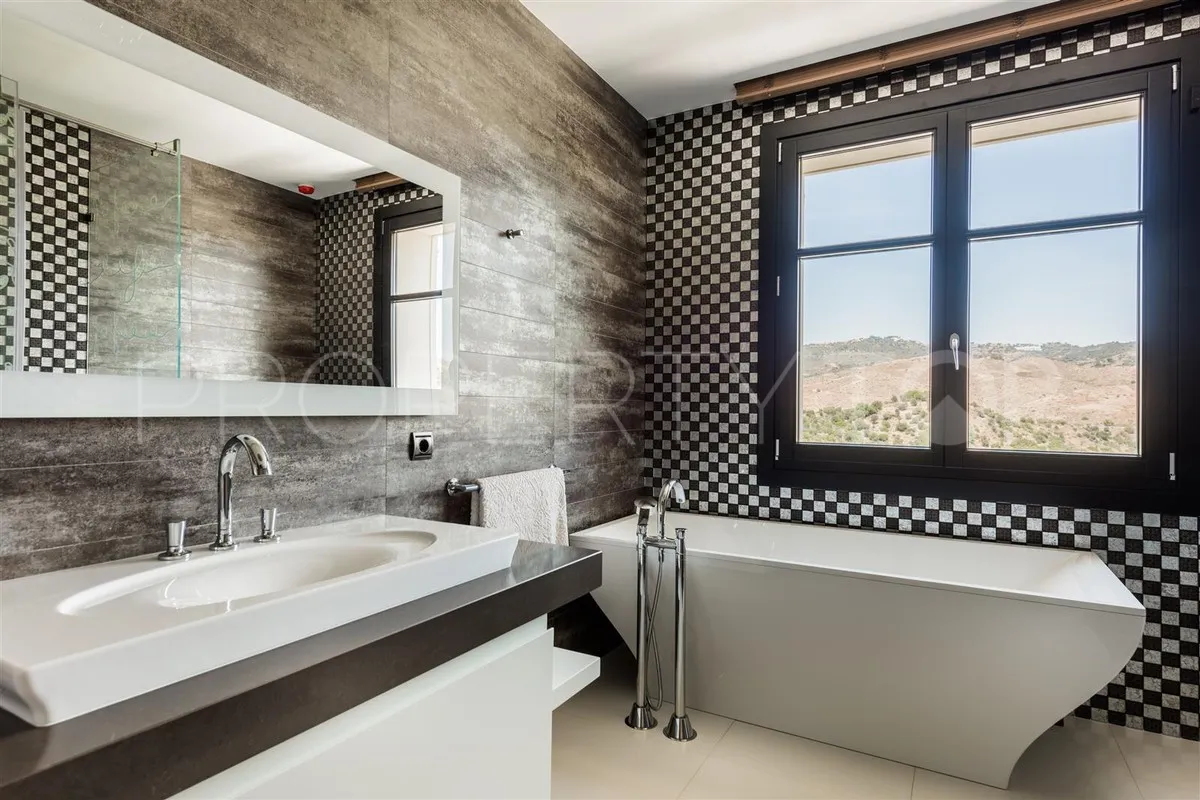 Mansion a la venta en Marbella Este de 7 dormitorios