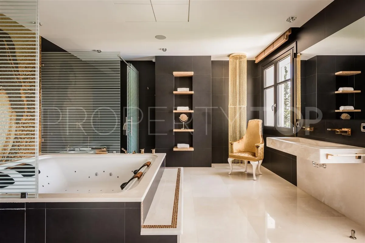 Mansion a la venta en Marbella Este de 7 dormitorios