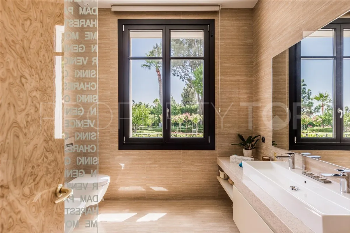 Mansion a la venta en Marbella Este de 7 dormitorios
