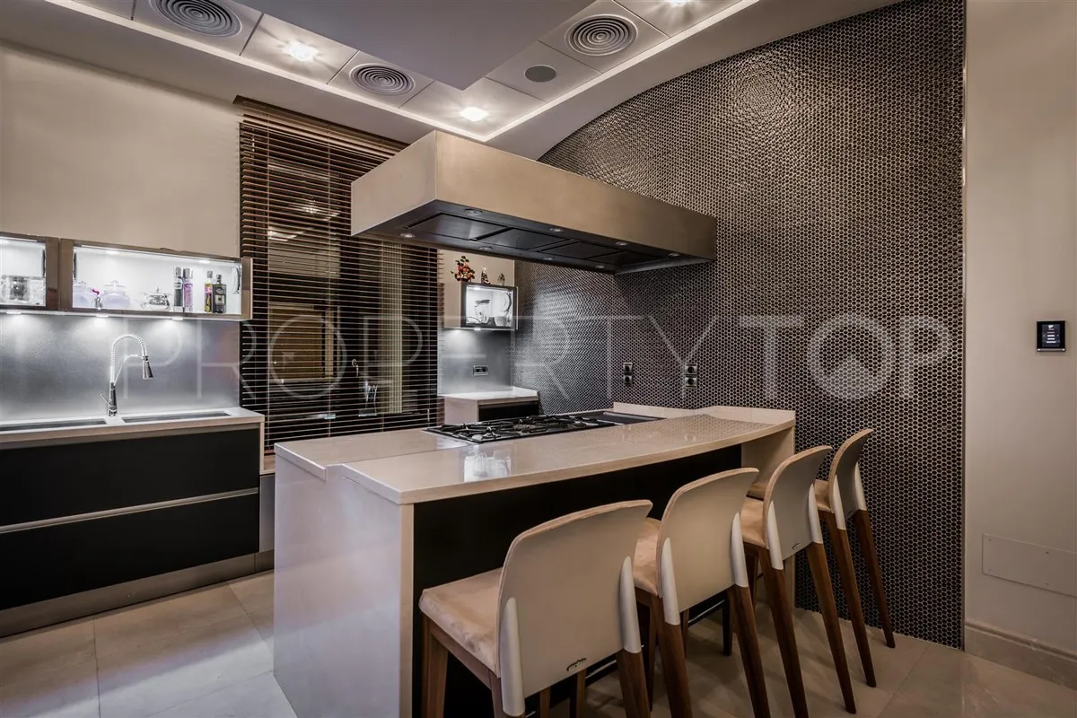 Mansion a la venta en Marbella Este de 7 dormitorios