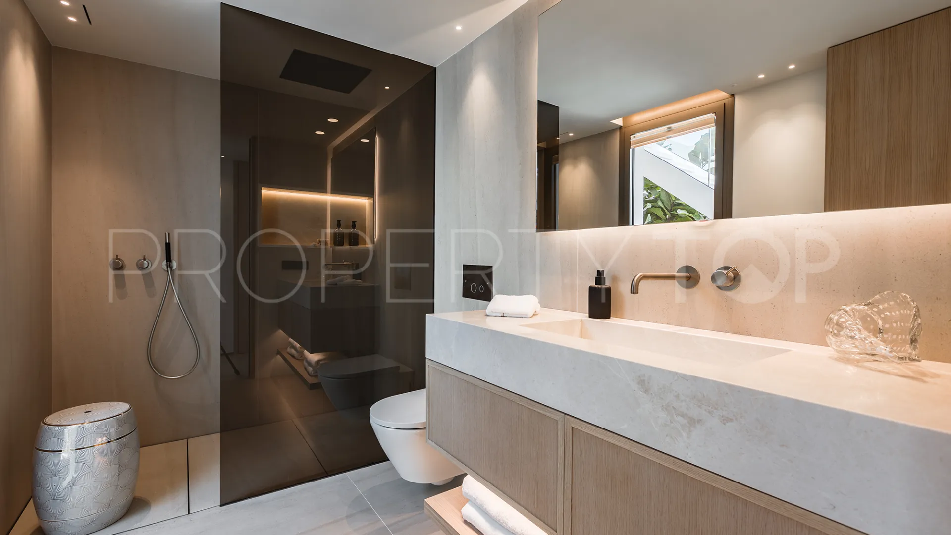 Comprar villa con 5 dormitorios en Marbella