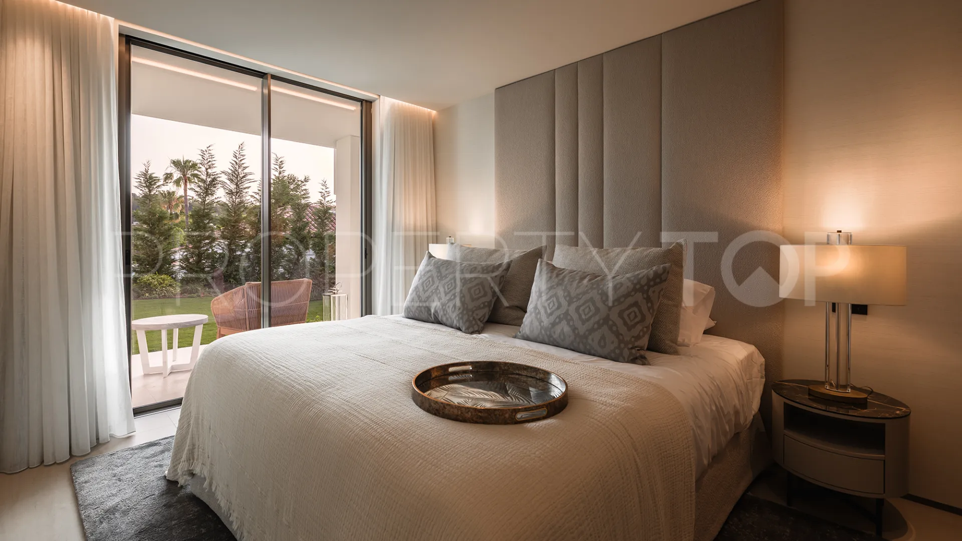 Comprar villa con 5 dormitorios en Marbella