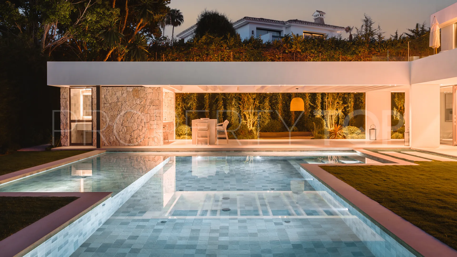 Comprar villa con 5 dormitorios en Marbella