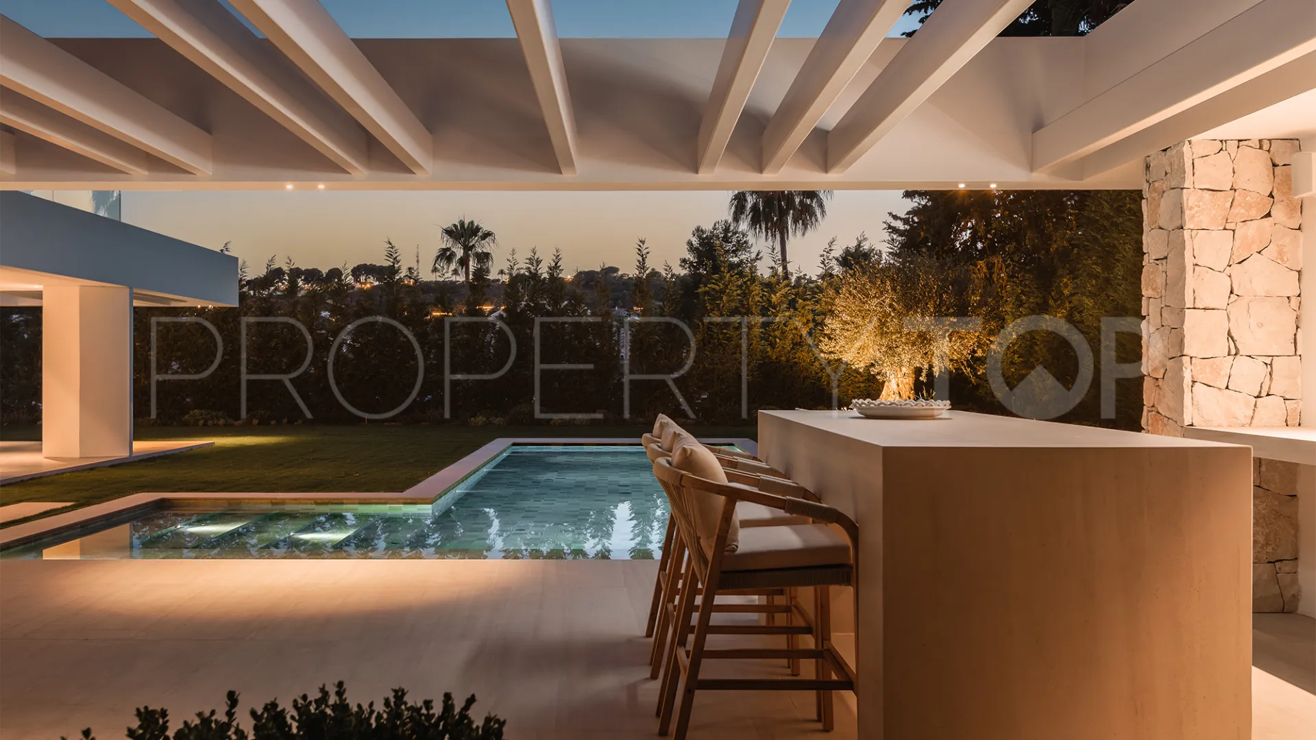 Comprar villa con 5 dormitorios en Marbella