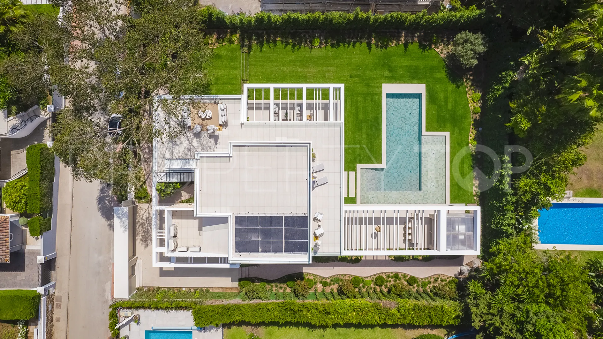 Comprar villa con 5 dormitorios en Marbella