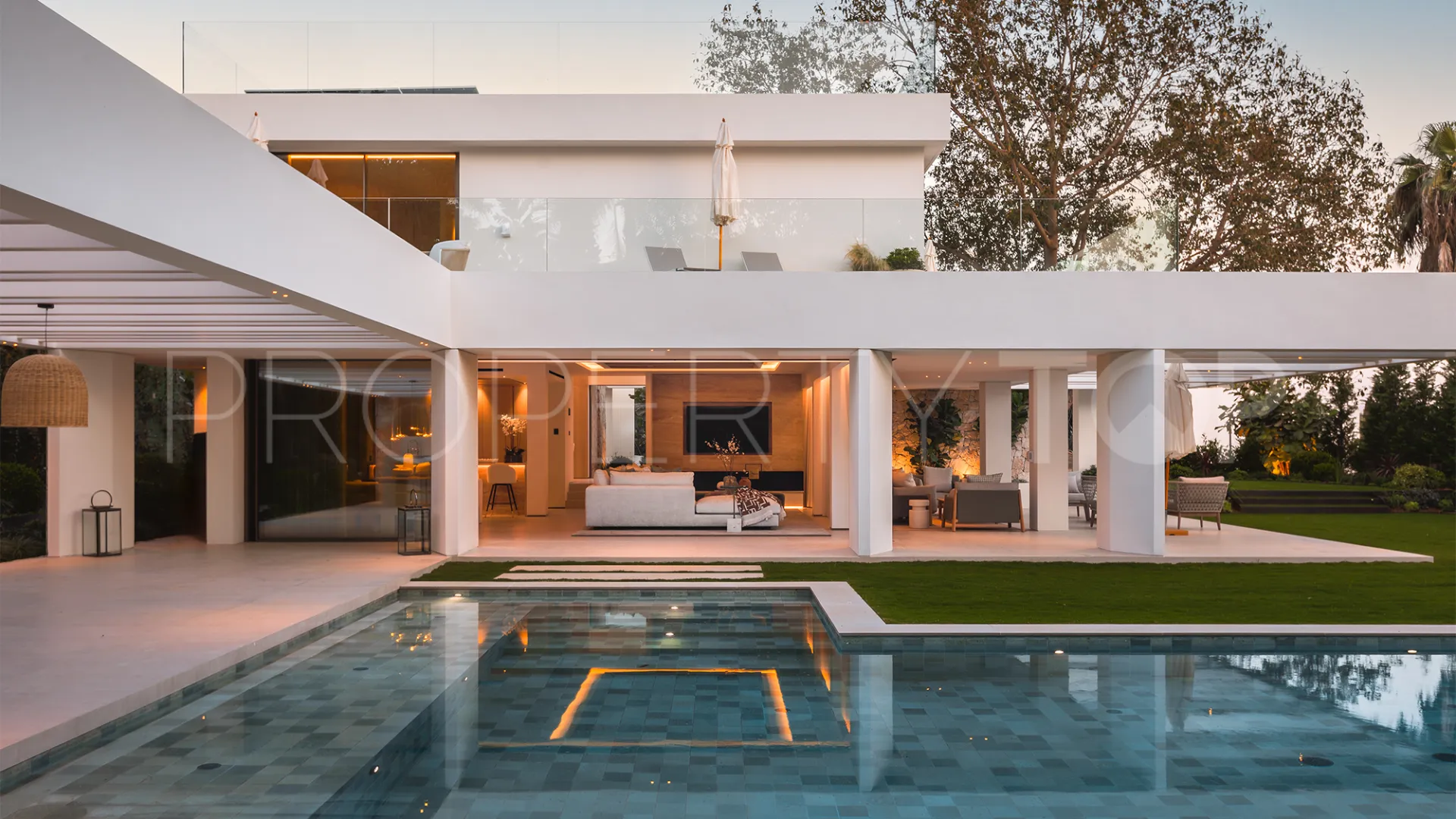 Comprar villa con 5 dormitorios en Marbella