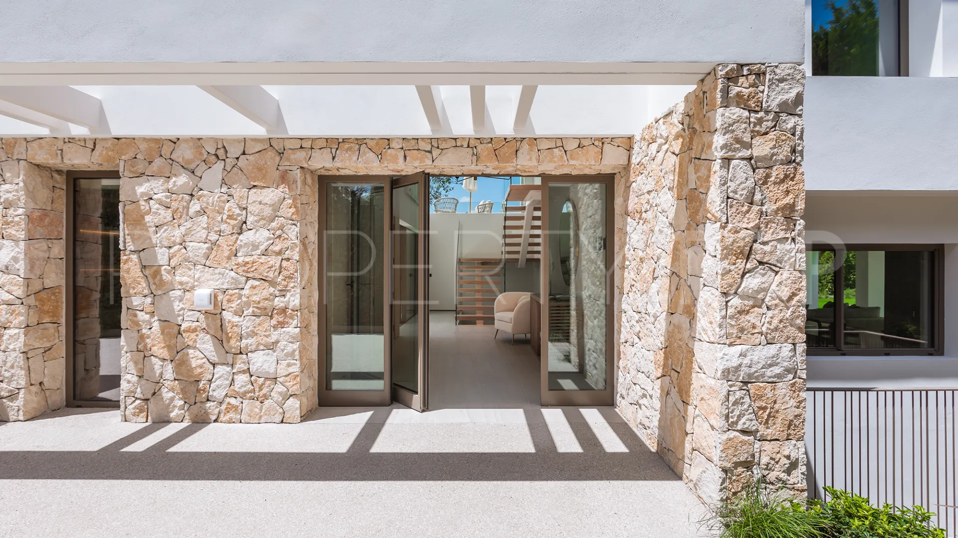 Comprar villa con 5 dormitorios en Marbella