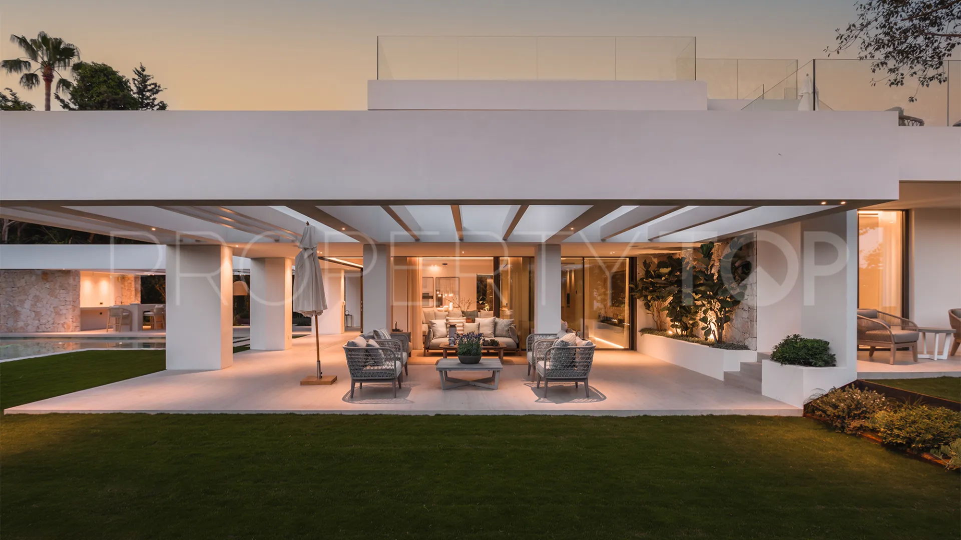 Comprar villa con 5 dormitorios en Marbella